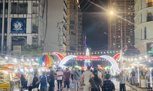 Khai trương phố đi bộ và chợ đêm An Thượng tại TP Đà Nẵng. Ảnh: Mai Hương