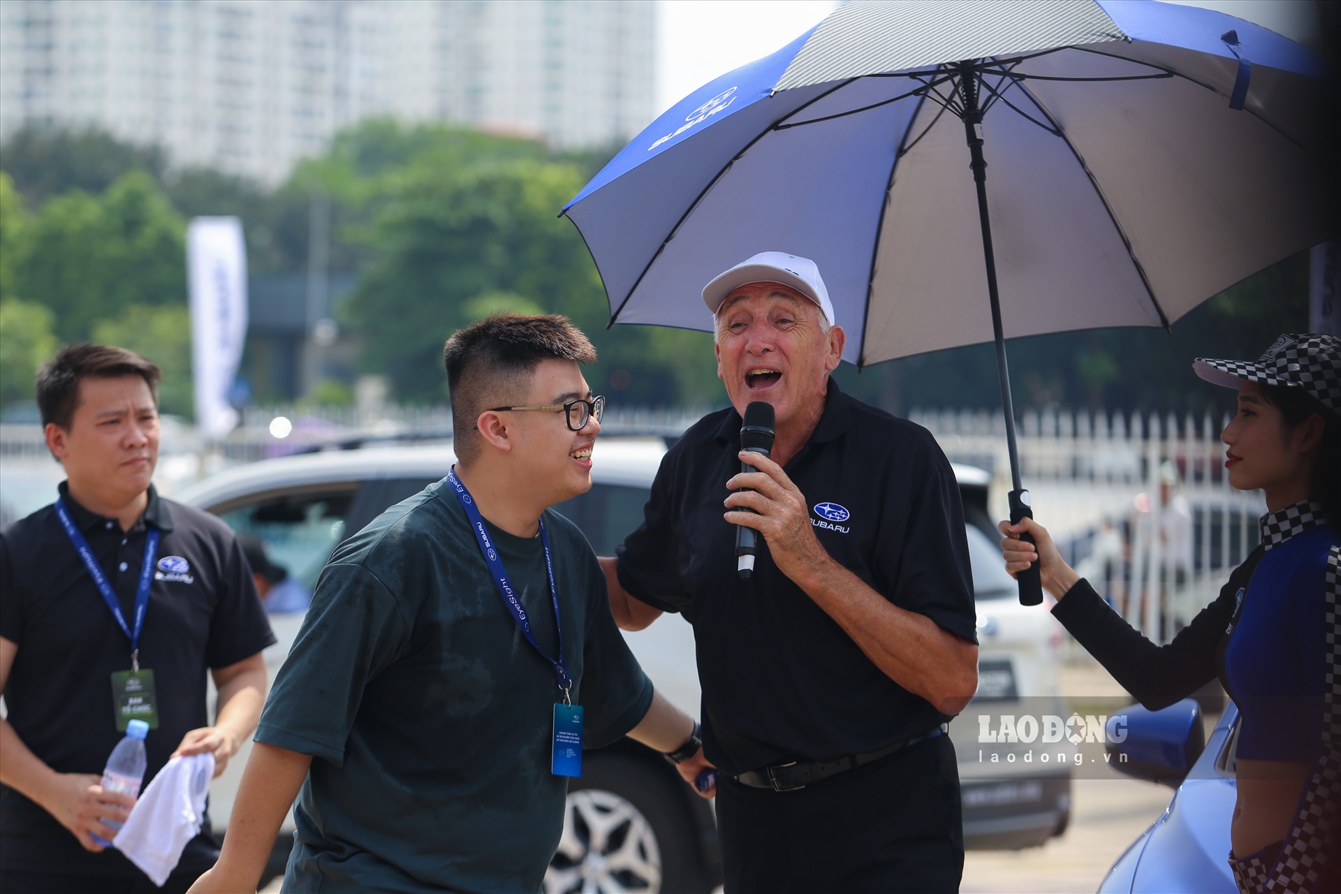 Người hâm mộ tại Việt Nam một lần nữa lại được thưởng ngoạn những cú xoay ngoặt, vượt tốc trứ danh của Russ Swift trên những chiếc ôtô. 