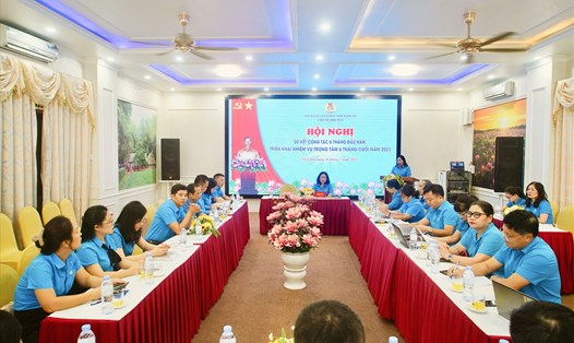 Hội nghị sơ kết 6 tháng đầu năm Cụm thi đua 6 - LĐLĐ tỉnh Nghệ An. Ảnh: Quỳnh Trang