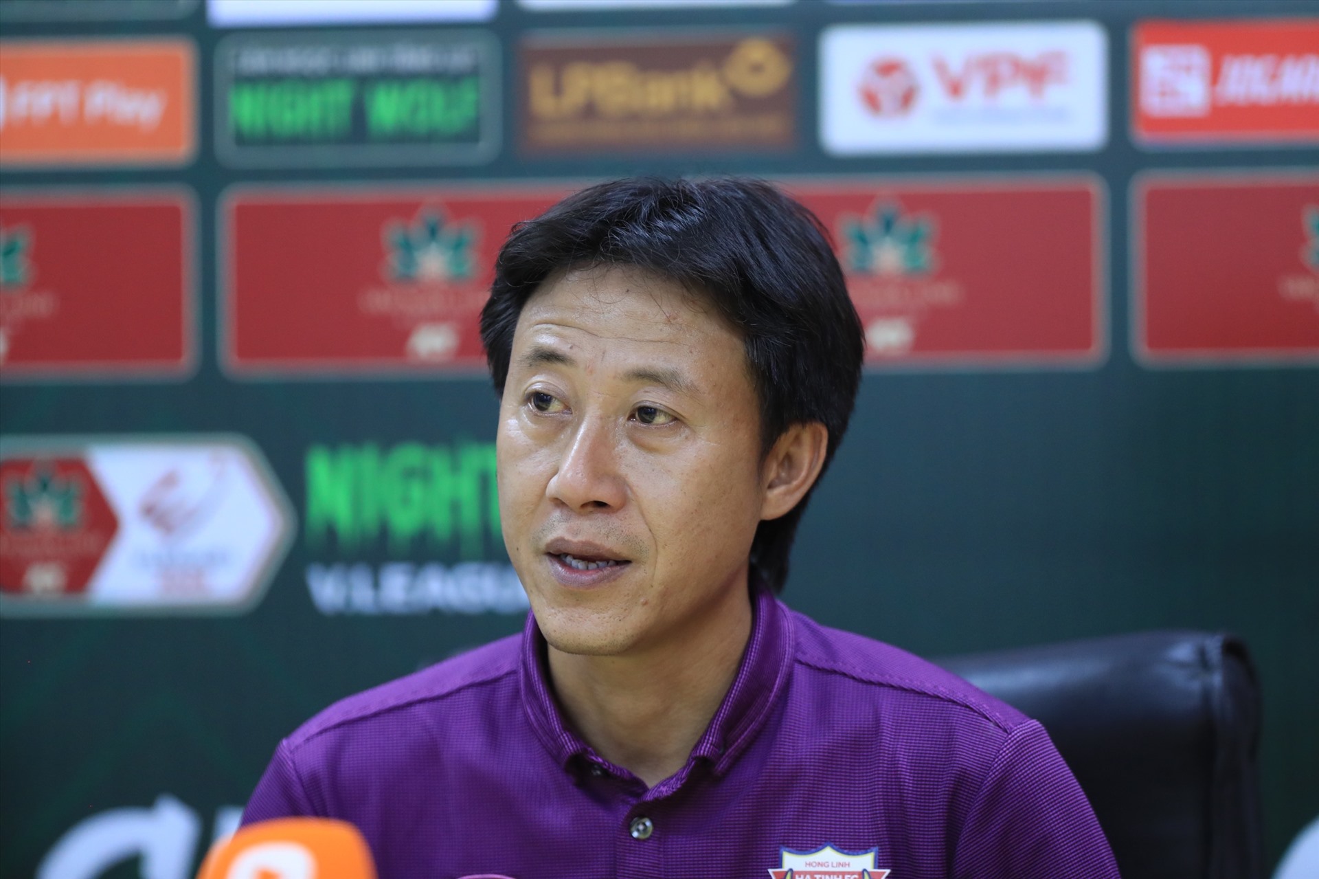Huấn luyện viên Nguyễn Thành Công hài lòng về màn trình diễn của đội Hồng Lĩnh Hà Tĩnh. Ảnh: Minh Dân