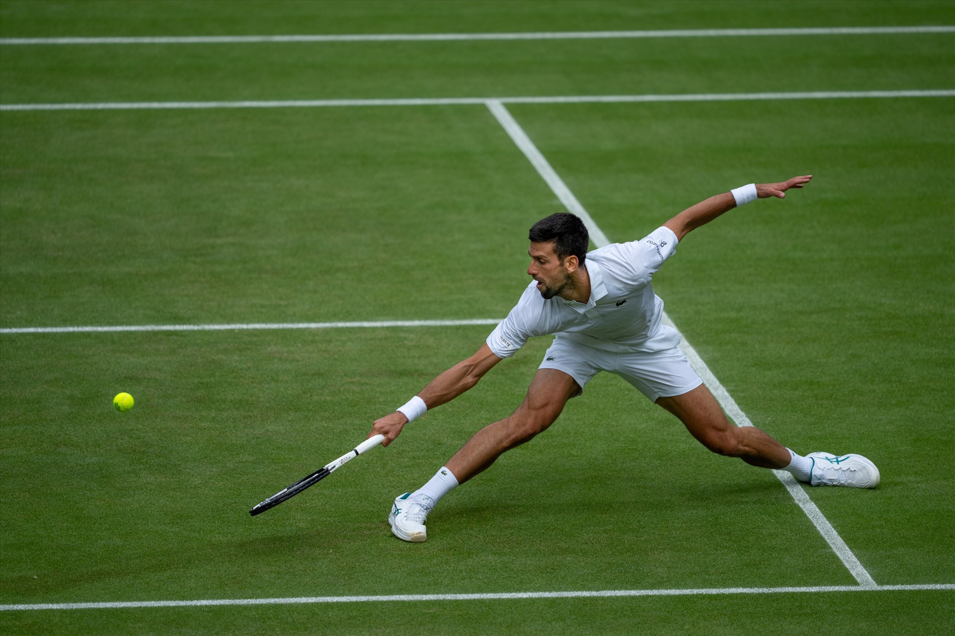 Novak Djokovic đánh hỏng khá nhiều ở những điểm số quan trọng. Ảnh: Wimbledon