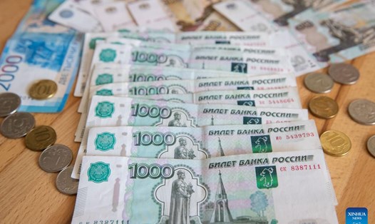 Khách hàng Nga có thể thanh toán cho hàng hóa Italy bằng đồng rúp. Ảnh: Xinhua