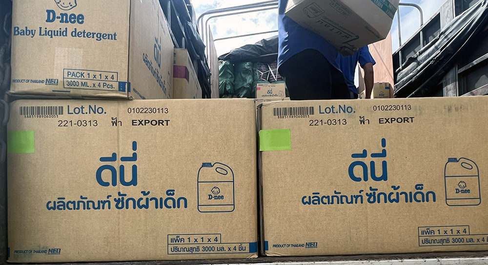 Hàng hóa mang nhãn mác Thái Lan. Ảnh: Vũ Tiến
