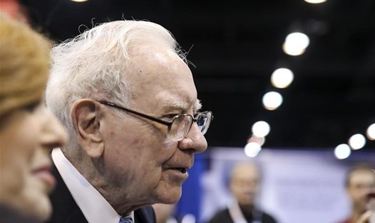 Vợ của tỉ phú Warren Buffett được cho là đã chê đắt khi mua một cốc cà phê với giá 4 USD. Trong ảnh: Tỉ phú Warren Buffett. Nguồn: Xinhua