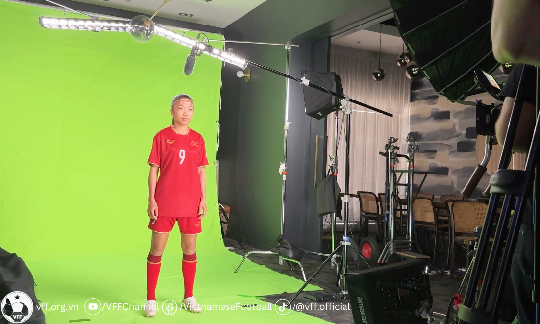 Đội trưởng Huỳnh Như trong buổi chụp hình trước World Cup nữ 2023. Ảnh: VFF