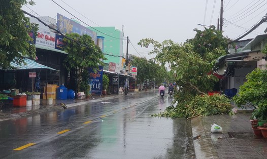 Ảnh hưởng bão số 1, địa bàn tỉnh Kiên Giang có mưa lớn kéo dài, gió giật mạnh. Ảnh: Phương Vũ