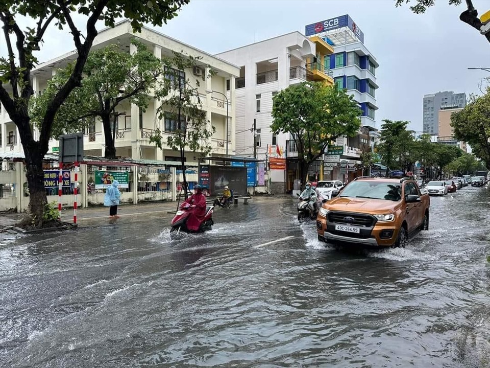 Ngập cục bộ sau mưa lớn tại Đà Nẵng. Ảnh: Nguyễn Linh 