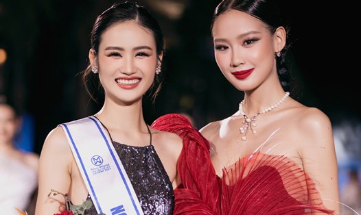 Ý Nhi (bên trái) thắng giải Người đẹp thời trang của Miss World Vietnam 2023. Ảnh: SV