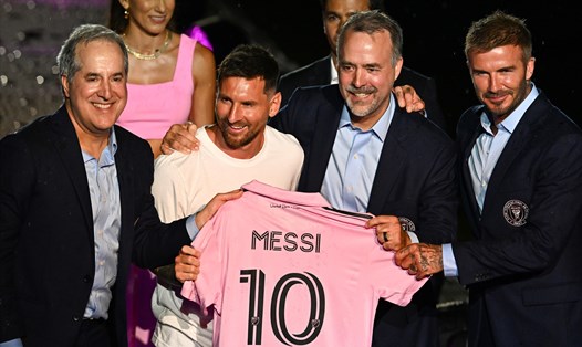 Messi trong ngày ra mắt chính thức đội bóng mới. Ảnh: AFP