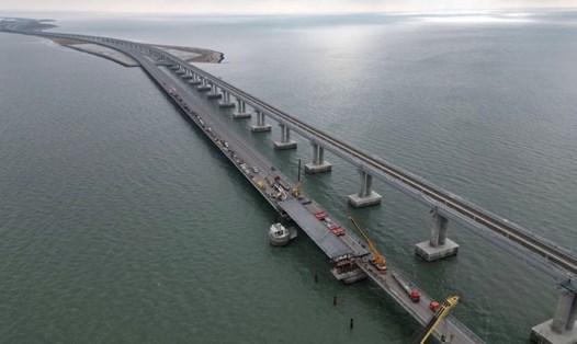 Cây cầu nối Nga và bán đảo Crimea. Ảnh: Xinhua