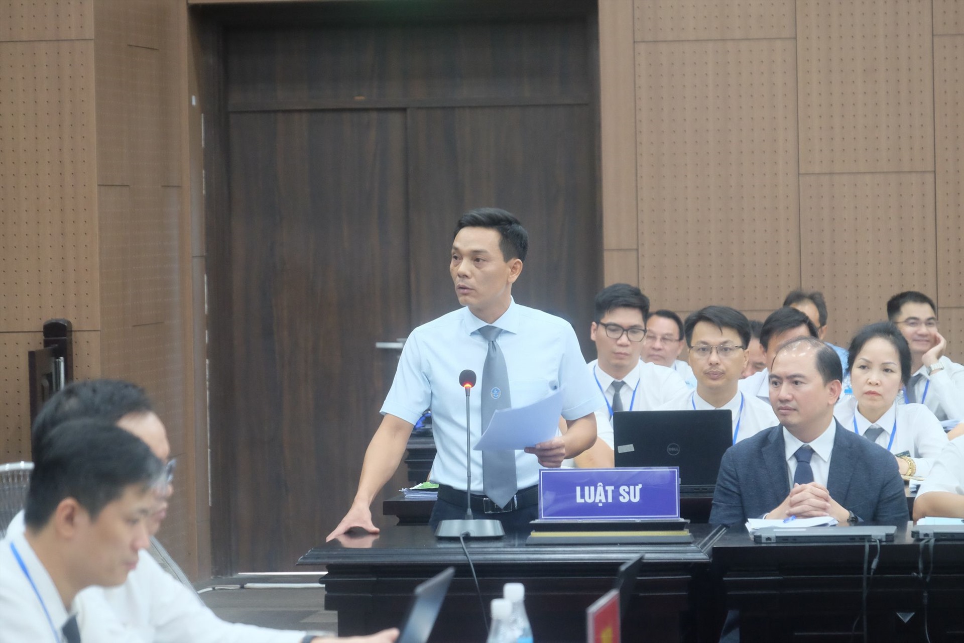 Luật sư Trịnh Văn Tuyến bào chữa cho bị cáo Chử Xuân Dũng tại phiên toà chiều 18.7. Ảnh: Việt Hùng