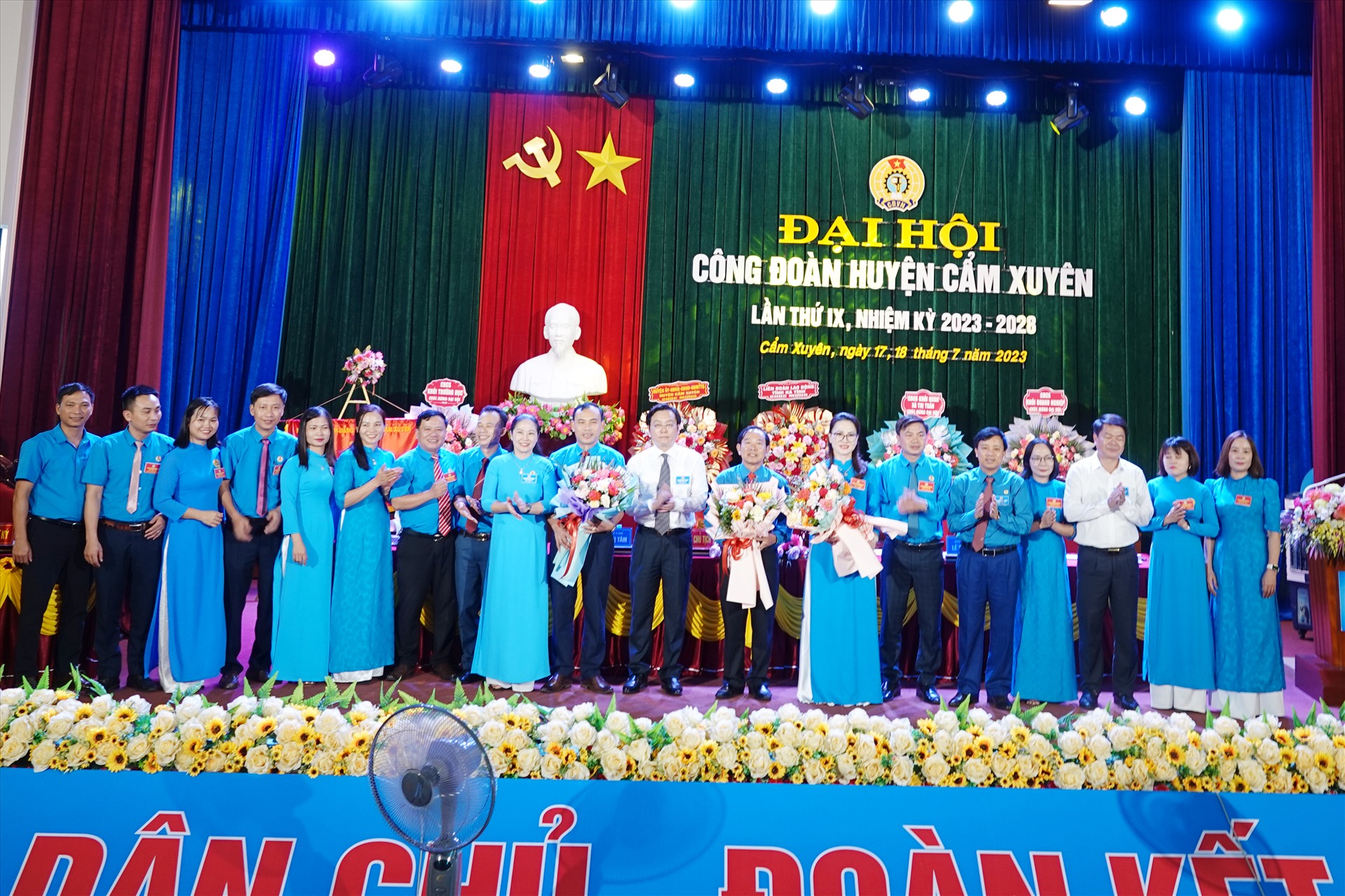 Ra mắt Ban Chấp hành Công đoàn huyện Cẩm Xuyên nhiệm kỳ 2023 - 2028. Ảnh: Trần Tuấn.