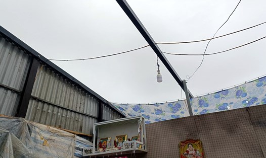 Ảnh hưởng bão số 1, nhiều căn nhà tại tỉnh Bạc Liêu bị sập, tốc mái. Ảnh: Nhật Hồ