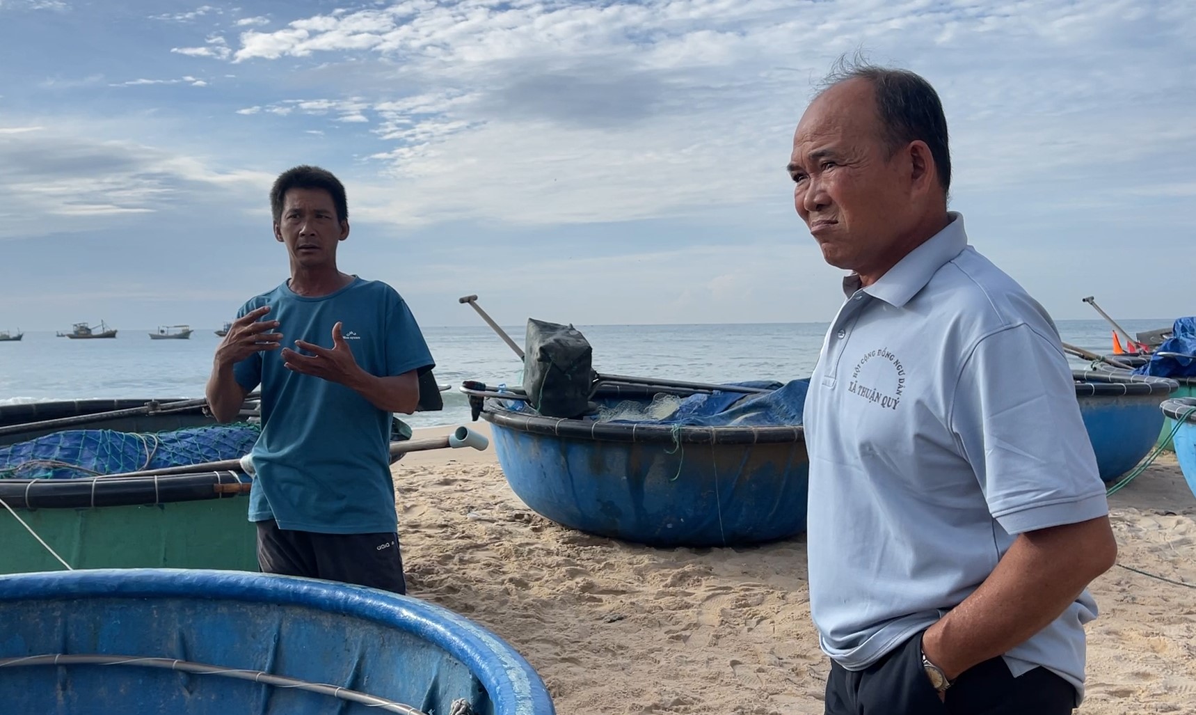 Hội cộng đồng ngư dân xã Thuận Quý tuyên truyền và lắng nghe ý kiến của các ngư dân trong khu vực. Ảnh: Duy Tuấn