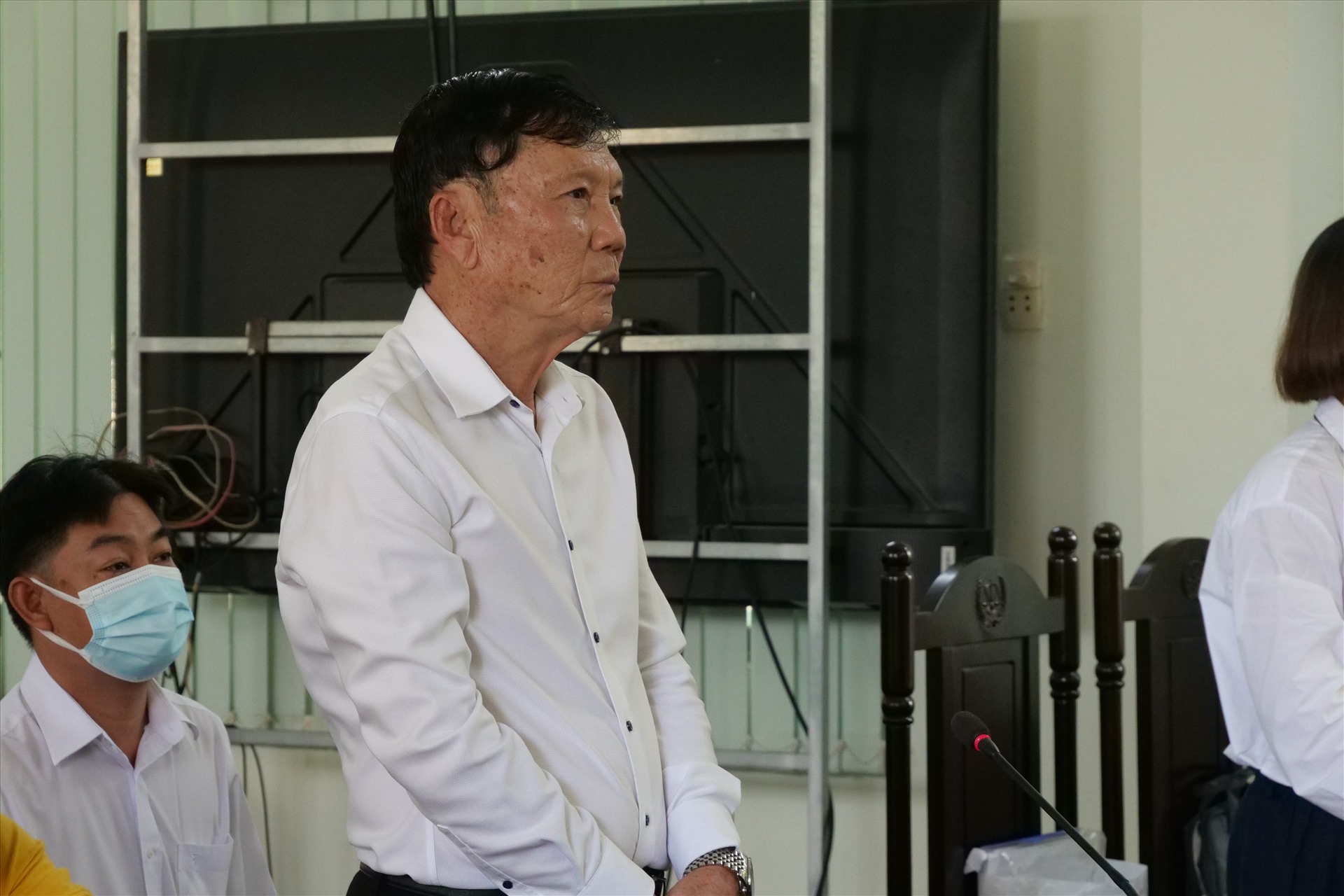 Đại diện phía nguyên đơn rút yêu cầu bồi thường thiệt hại tinh thần 500 triệu đồng. Ảnh: Anh Tú