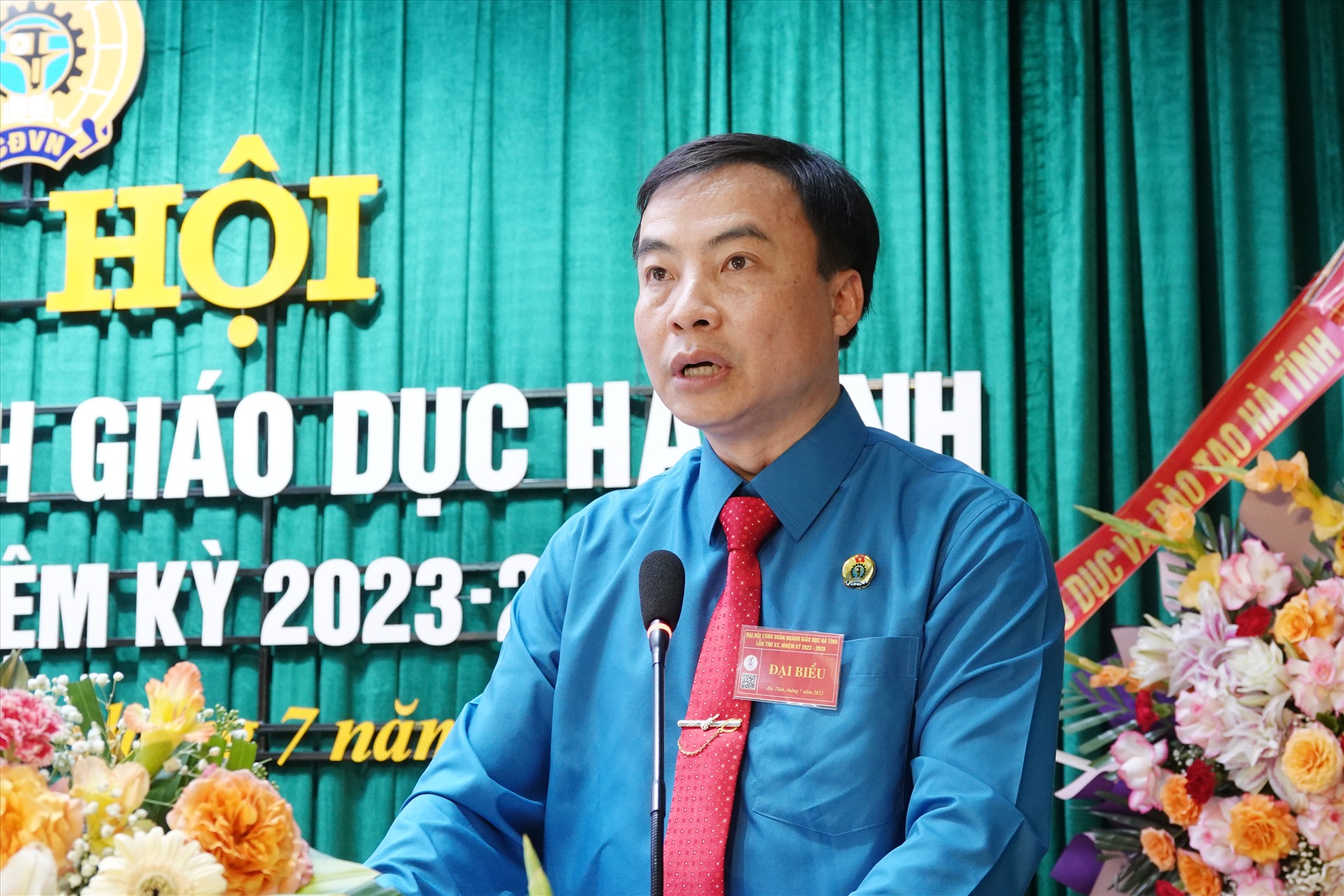 Ông Trần Hậu Tú tái cử Chủ tịch Công đoàn ngành Giáo dục Hà Tĩnh nhiệm kỳ 2023 - 2028. Ảnh: Trần Tuấn.