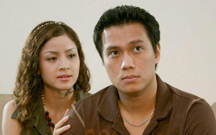 Việt Anh và Phan Hòa trong phim “Chạy án“. Sau 17 năm, Việt Anh vẫn là diễn viên sáng giá, Phan Hòa lại gần như “biến mất” không còn tham gia nghề diễn. Ảnh: Chụp màn hình