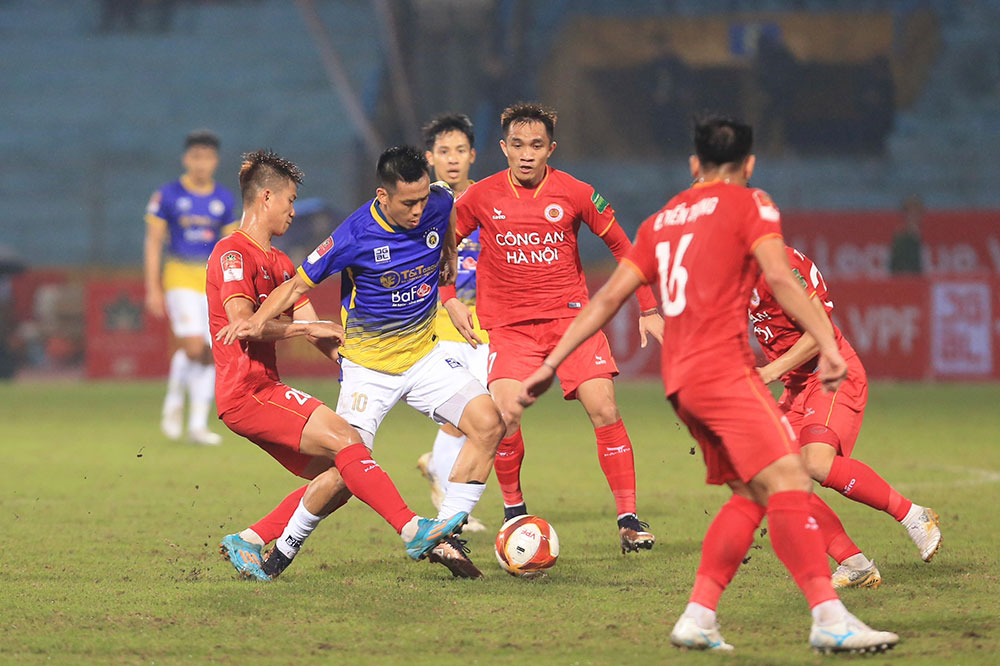 Văn Quyết trở lại giúp hàng công Hà Nội FC gia tăng sức mạnh. Ảnh: VPF