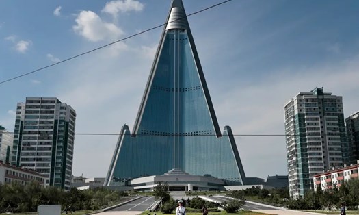 Khách sạn Ryugyŏng được Tổ chức kỷ lục Guinness thế giới công nhận là tòa nhà không có người ở cao nhất thế giới. Ảnh: Dita Alangkara/AP