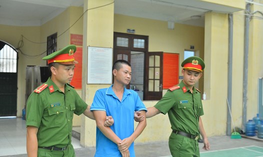 Nghi phạm Lê Văn Công bị công an bắt giữ sau 30 giờ xảy ra vụ án. Ảnh: Đình Huy