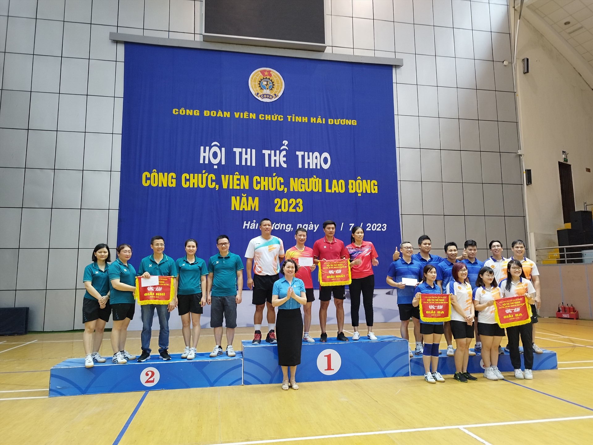 300 vận động viên tham dự hội thi thể thao công đoàn viên chức Hải Dương. Ảnh: Diệu Thuý