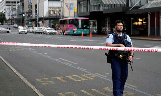 Cảnh sát ở Auckland, New Zealand triển khai tại hiện trường vụ xả súng ngày 20.7. Ảnh chụp màn hình