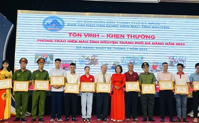 Lễ Tôn vinh – Khen thưởng người hiến máu tình nguyện tiêu biểu năm 2022.