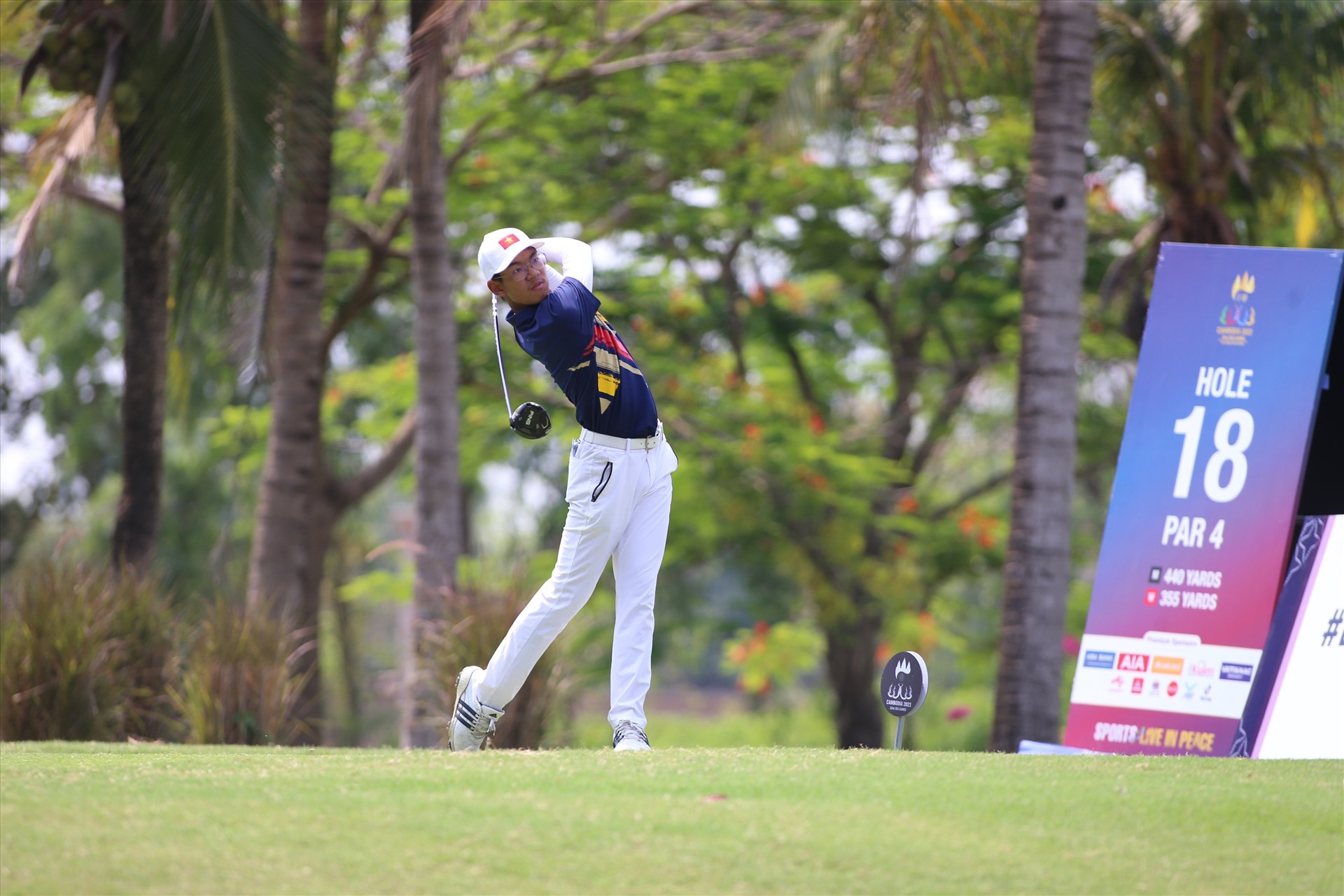 Lê Khánh Hưng giành huy chương vàng môn golf tại SEA Games 32. Ảnh: Chi Trần