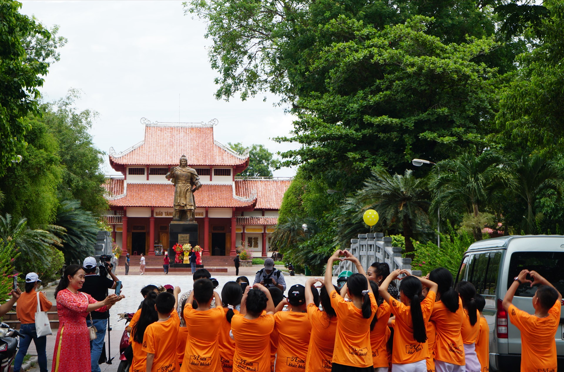 Bảo tàng Quang Trung nằm thị trấn Phú Phong, huyện Tây Sơn, tỉnh Bình Định, đối diện sông Côn. Đây là một trong những bảo tàng lịch sử nổi tiếng ở Bình Định, nơi đây gắn liền với khởi nghĩa Tây Sơn. 