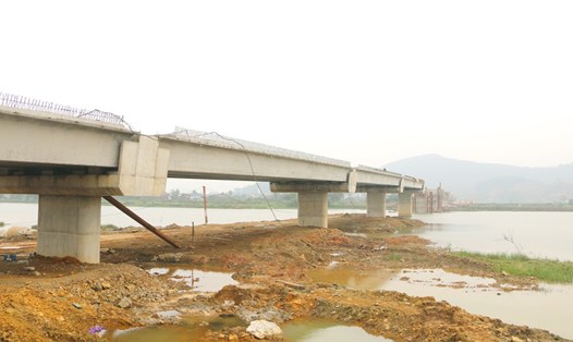 Dự án đường ven biển Nghi Sơn (Thanh Hóa) - Cửa Lò (Nghệ An), tính đến cuối tháng 6.2023 đã giải ngân được gần 45%. Ảnh: Hải Đăng