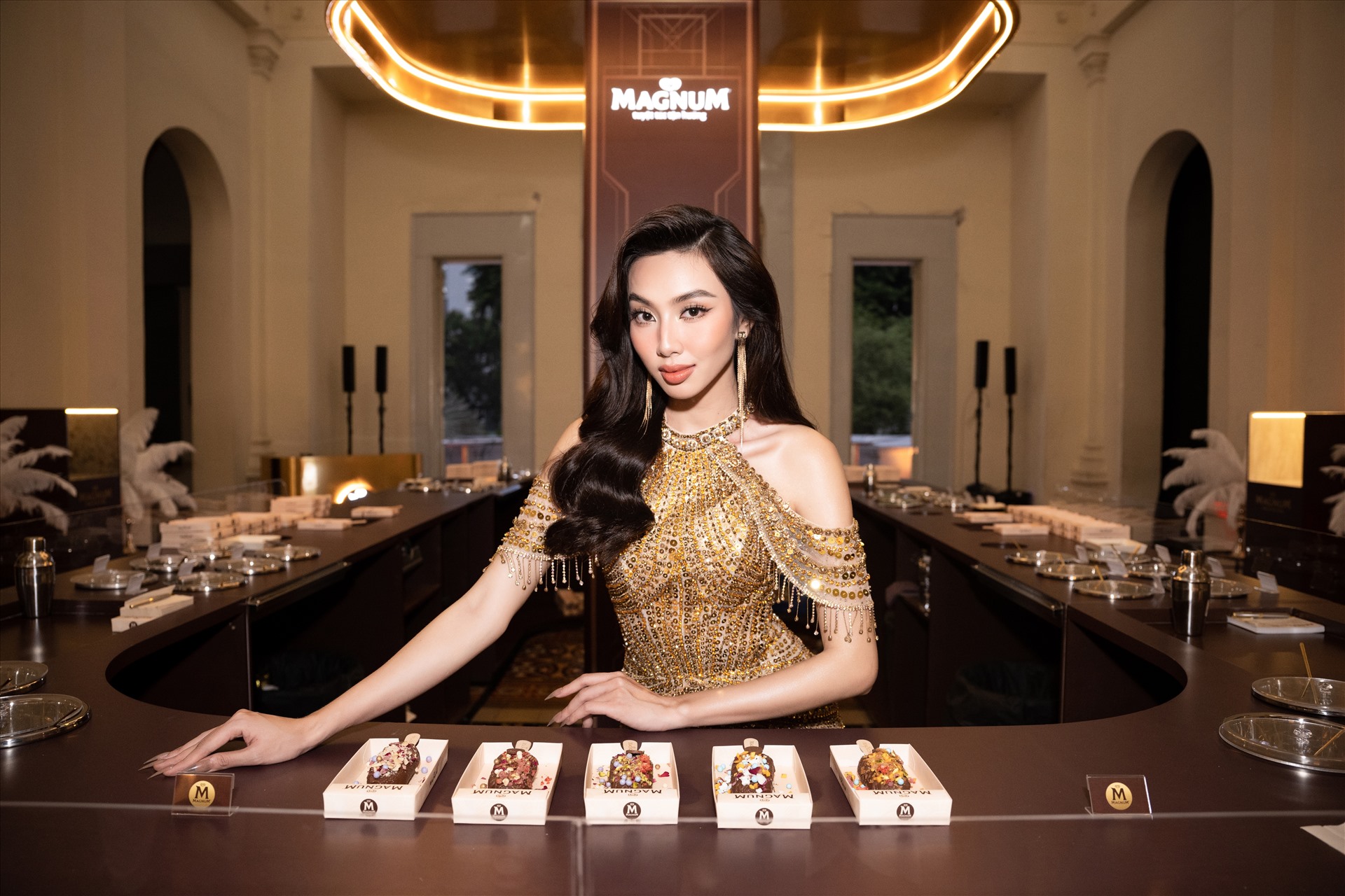 Đại sứ thương hiệu MAGNUM, Hoa hậu Nguyễn Thúc Thùy Tiên xuất hiện lộng lẫy tại sự kiện. Ảnh: DN cung cấp