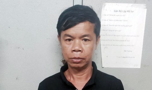 Đối tượng Phạm Văn Hiền bị bắt giữ để làm rõ hành vi trộm cắp tài sản. Ảnh: Vũ Tiến