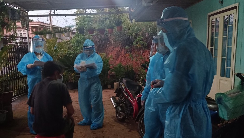 Cán bộ dân số trực tiếp tham gia chống dịch thời điểm dịch COVID-19 bùng phát. Ảnh minh họa: NVCC