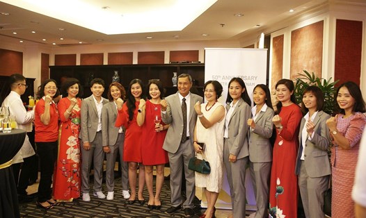 Đội tuyển nữ Việt Nam tại buổi lễ chia tay do Đại sứ New Zealand và Australia tổ chức. Ảnh: Hoàng Nam