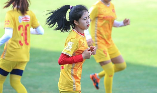 Các tuyển thủ nữ Việt Nam đang tích cực tập luyện nhằm nâng cao thể lực, hướng đến World Cup 2023. Ảnh: Minh Dân