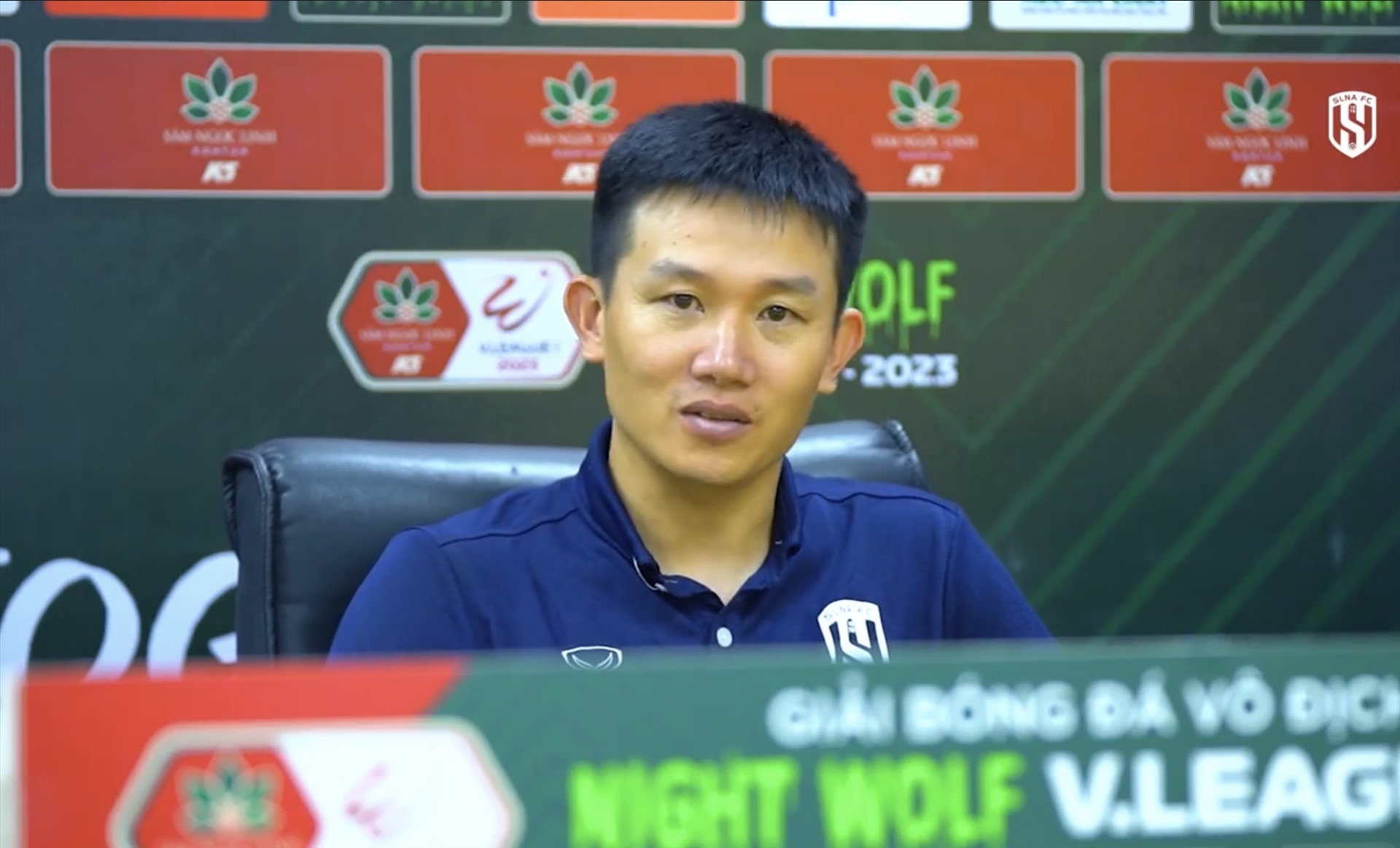 Huấn luyện viên Phan Như Thuật hài lòng với màn trình diễn của Sông Lam Nghệ An. Ảnh: SLNA FC