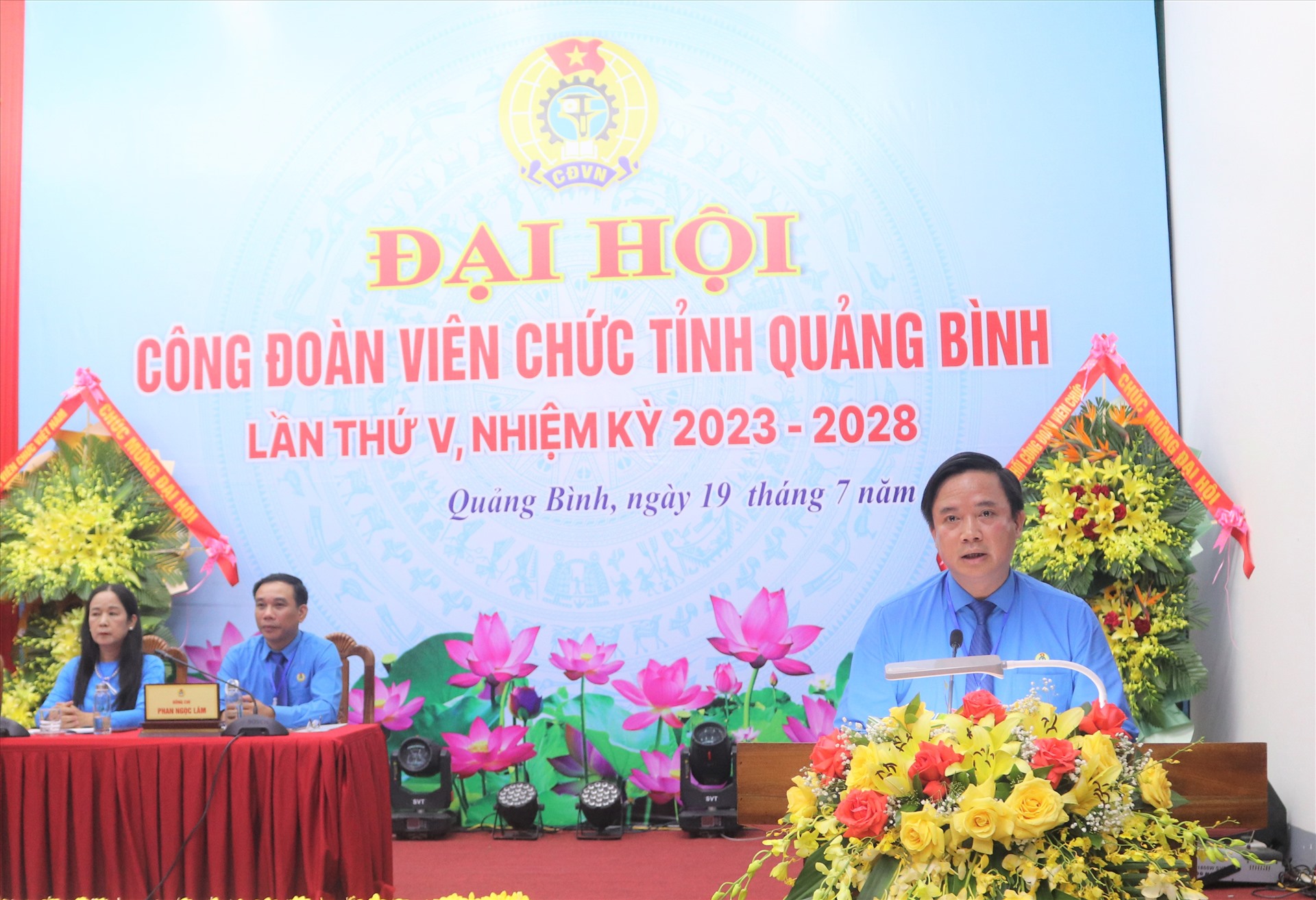 Chủ tịch LĐLĐ tỉnh Quảng Bình Phạm Tiến Nam phát biểu chỉ đạo Đại hội. Ảnh: Lê Phi Long