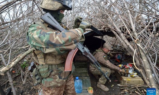 Binh sĩ Ukraina gần Bakhmut, ngày 12.4.2023. Ảnh: Xinhua