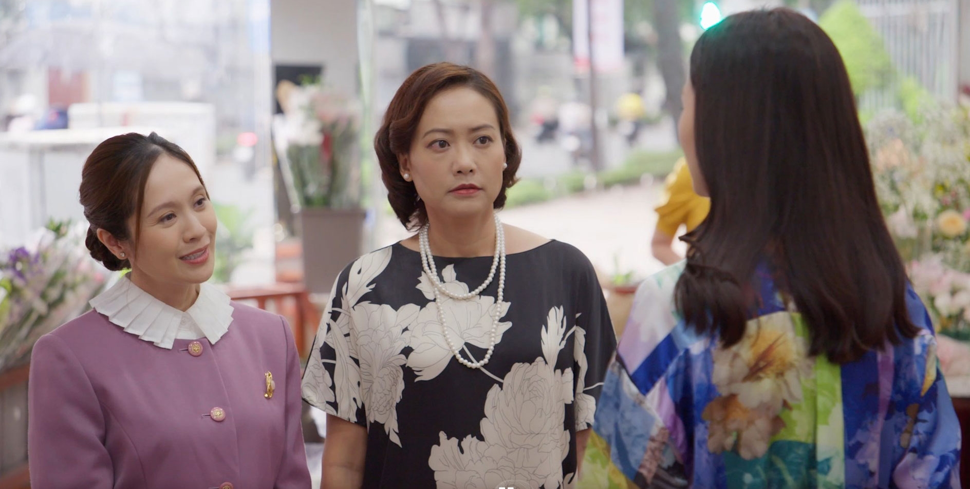 Tình tiết trong phim "Hoa vương". Ảnh: NSX.