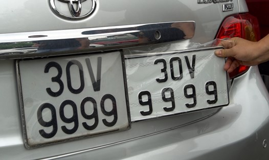 Chiếc xe ôtô 4 chỗ nhãn hiệu Toyota này nếu đeo biển số thường có giá thị trường khoảng 350 triệu đồng, nhưng sở hữu biển tứ quý 9 giá được đẩy lên đến hơn 1 tỉ đồng. Ảnh: Ngọc Thùy