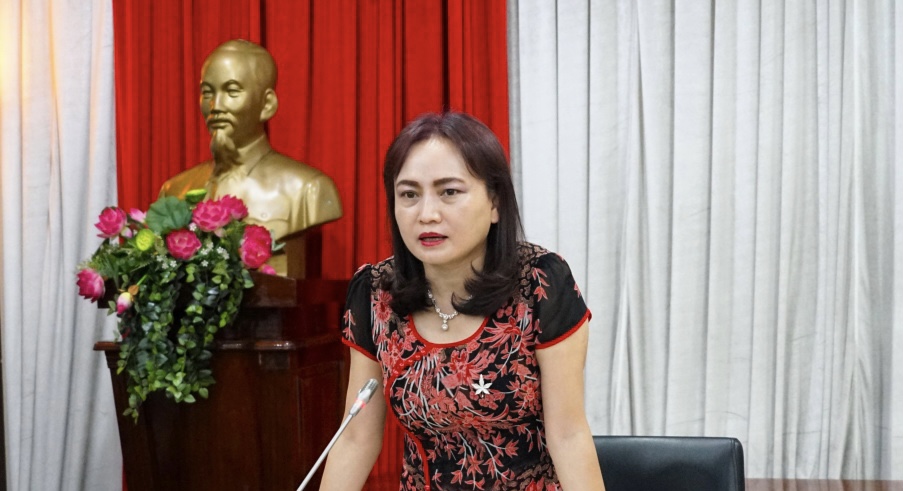 Bà Nghiêm Thuỳ Lan - Chủ tịch Công đoàn Dầu khí Việt Nam phát biểu tại buổi lấy ý kiến. Ảnh: Trúc Lâm