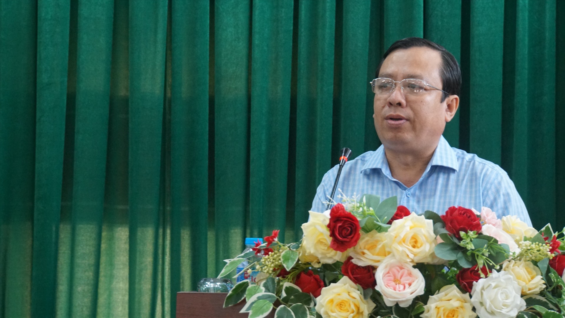 Ông Bùi Minh Tuấn - Giám đốc Sở Tài nguyên và Môi trường tỉnh Bến Tre - phát biểu tại hội nghị. Ảnh: Thành Nhân