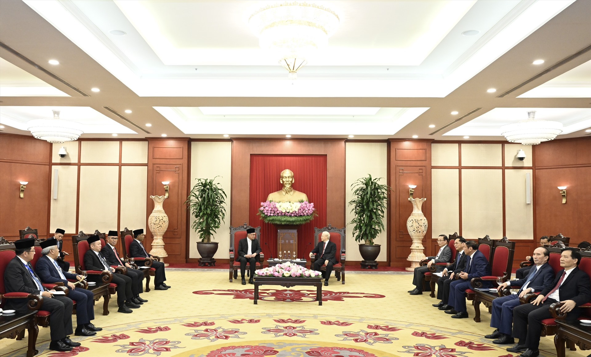 Tổng Bí thư Nguyễn Phú Trọng tiếp Thủ tướng Malaysia Anwar Ibrahim. Ảnh: Hải Nguyễn