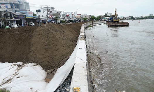 Dự án Kè sông Cần Thơ - Ứng phó biến đổi khí hậu thành phố Cần Thơ. Ảnh: Tạ Quang