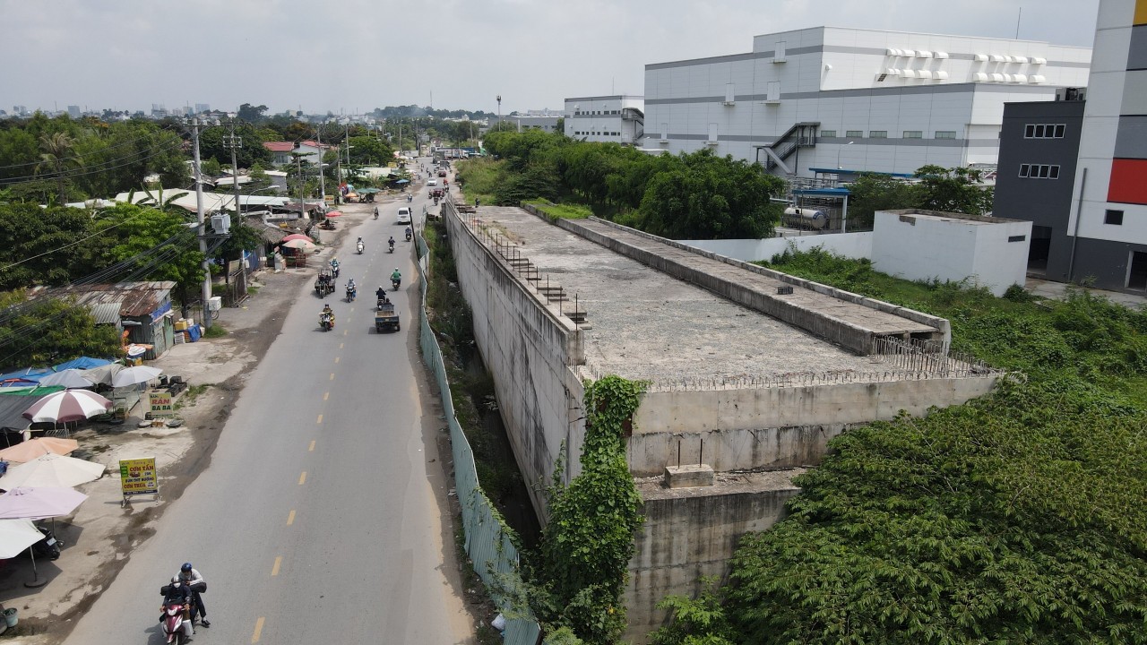 Theo Ban Quản lý đầu tư xây dựng các công trình giao thông TP Hồ Chí Minh cho biết, dự kiến hoạch tháng 9.2023 sẽ tiếp tục tái thi công cầu Tăng Long và cầu ông Nhiêu tại TP.Thủ Đức.  