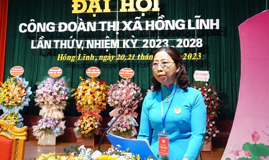 Bà Phạm Thị Thu Hương giữ chức Chủ tịch LĐLĐ thị xã Hồng Lĩnh nhiệm kỳ 2023 - 2028. Ảnh: Trần Tuấn