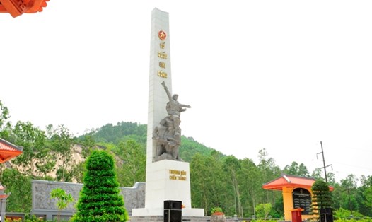 Đài tưởng niệm các anh hùng liệt sĩ và thanh niên xung phong tại khu di tích quốc gia Truông Bồn (Nghệ An). Ảnh: Hải Đăng