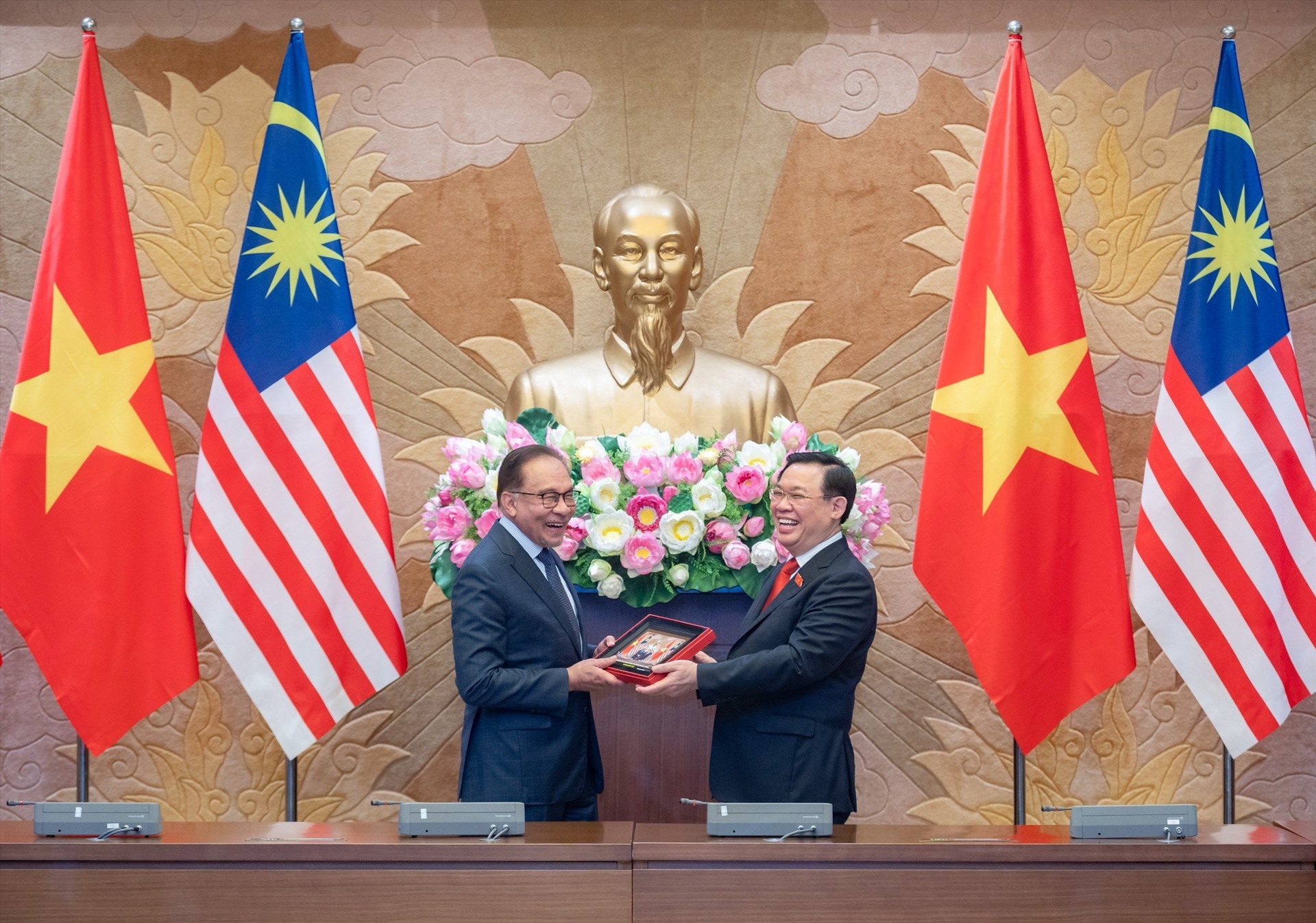  Chủ tịch Quốc hội Vương Đình Huệ đã trao đổi với Thủ tướng Malaysia nhiều nội dung nhằm tăng cường quan hệ hai nước và giữa hai cơ quan lập pháp của hai nước. Ảnh: Hải Nguyễn