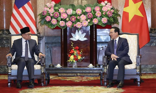 Chủ tịch nước Võ Văn Thưởng hội kiến Thủ tướng Malaysia Anwar Ibrahim. Ảnh: Hải Nguyễn
