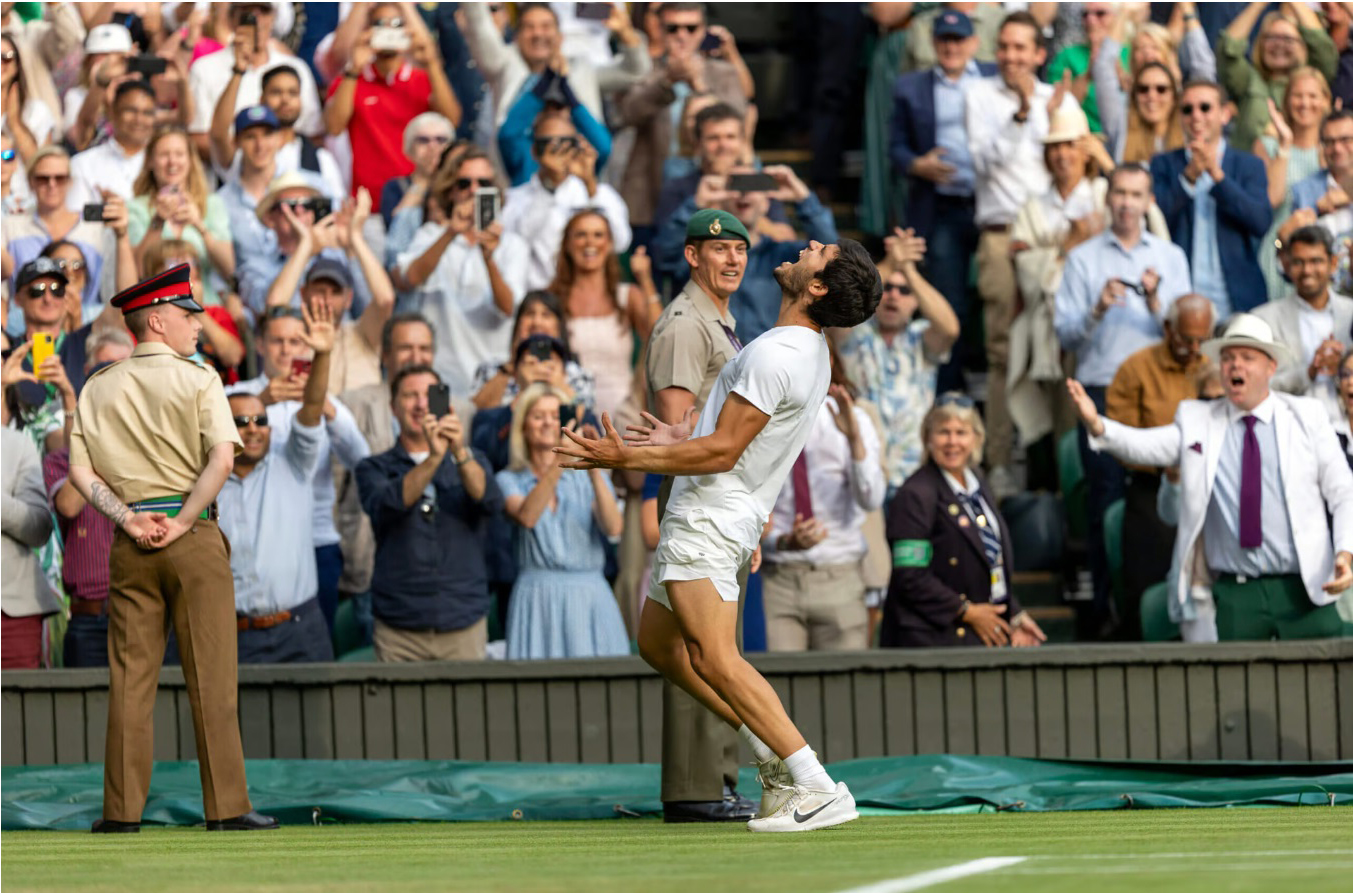 Carlos Alcaraz đã sẵn sàng sắm vai kẻ thách thức để đối đầu Novak Djokovic. Ảnh: The Athletic